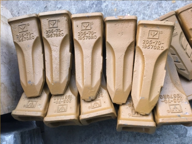 PC200巗石鬭(dou)齒