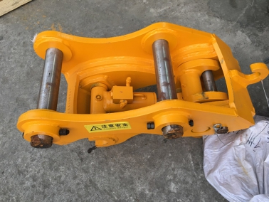 120機液(ye)壓(ya)式快(kuai)換接(jie)頭