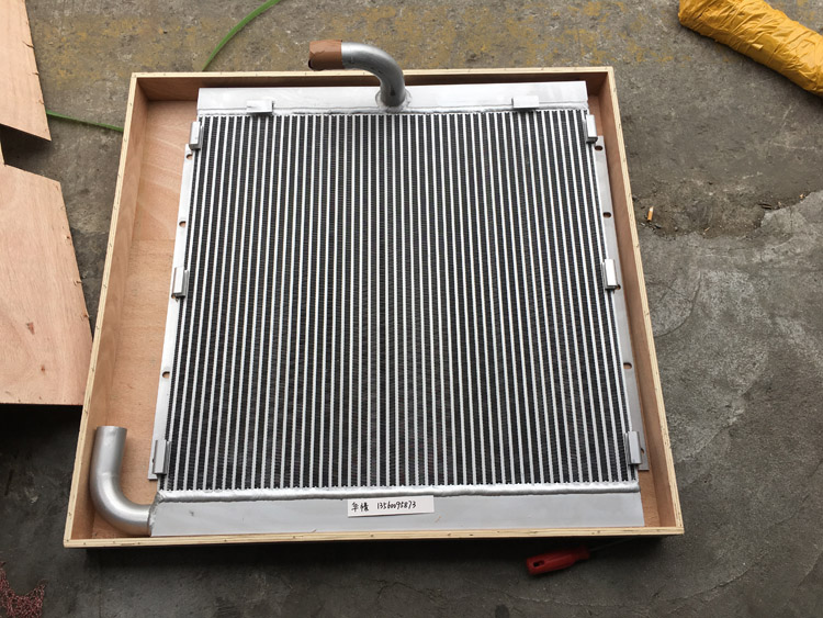 HD700-7液壓(ya)油(you)散(san)熱(re)器(qi)