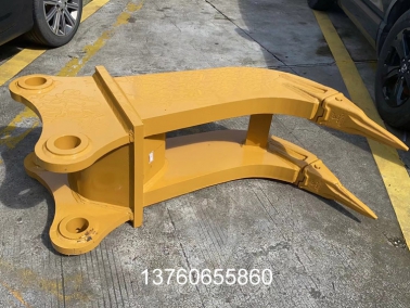 SY235雙齒(chi)鬆土(tu)器